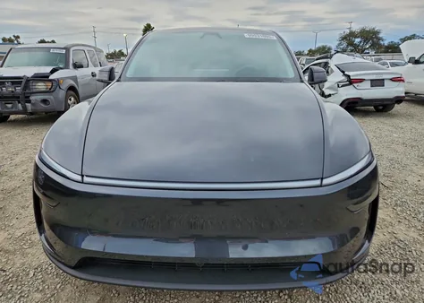 2026 Tesla Model Y z USA, uszkodzony, nr VIN 7SAYGDEE5TF341171